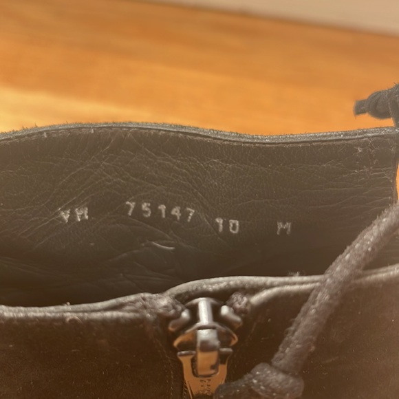 Lofty suede ankle boot - Picture 8 of 11